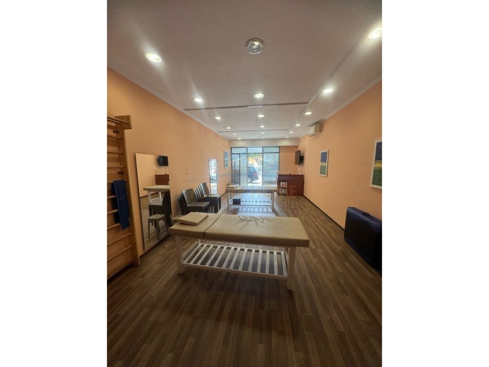 Tirane, shitet ambjent biznesi Kati 0, 43 m² 134.000 € (MINE PEZA)  UNA52242