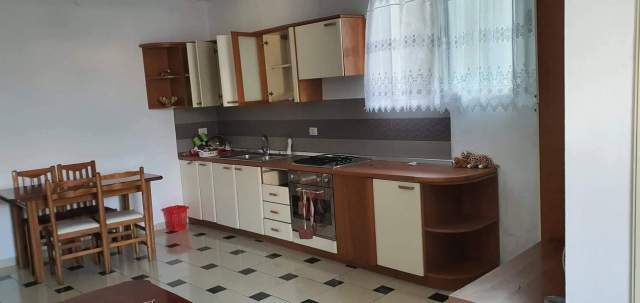 Tirane, jepet me qera apartament 2+1+BLK Kati 0, 75 m² 26.000  (Sauk i Vjeter)