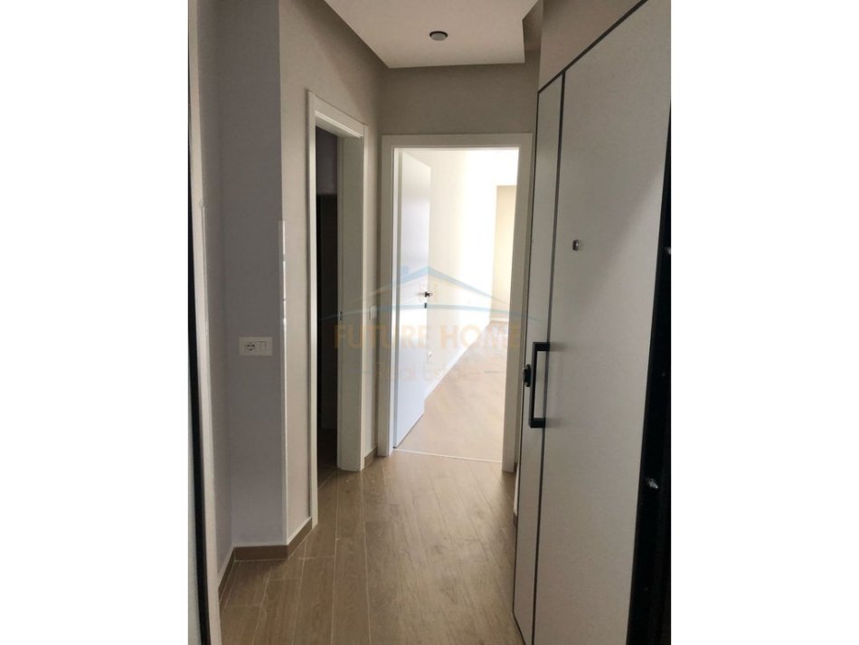 Tirane, jepet me qera apartament Kati 1, 50 m² 400 € (pazari i ri te luxor 3)
