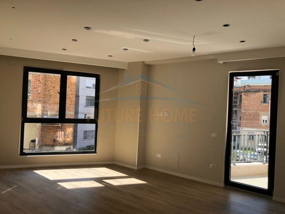 Tirane, jepet me qera apartament Kati 1, 50 m² 400 € (pazari i ri te luxor 3)
