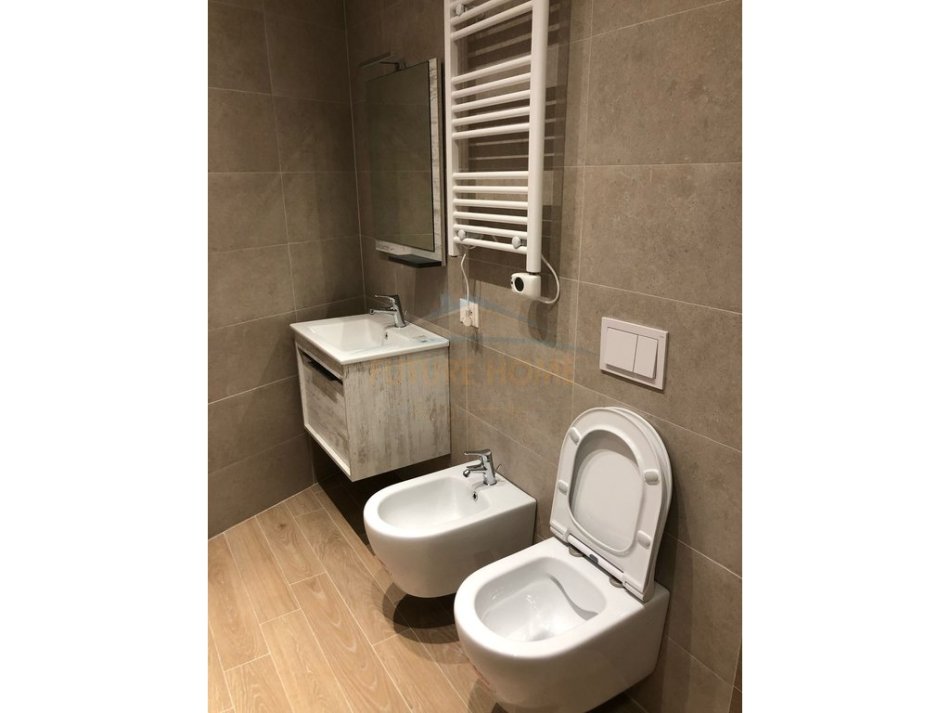 Tirane, jepet me qera apartament Kati 1, 50 m² 400 € (pazari i ri te luxor 3)