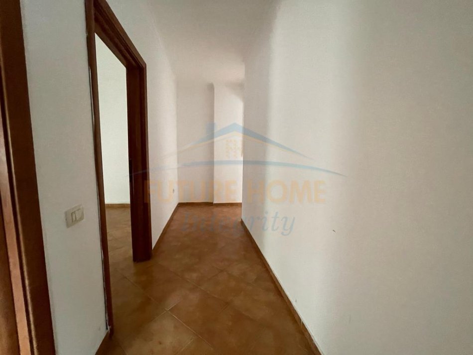Tirane, jepet me qera apartament 2+1 Kati 1, 97 m² 800 € (Rruga e Elbasanit)