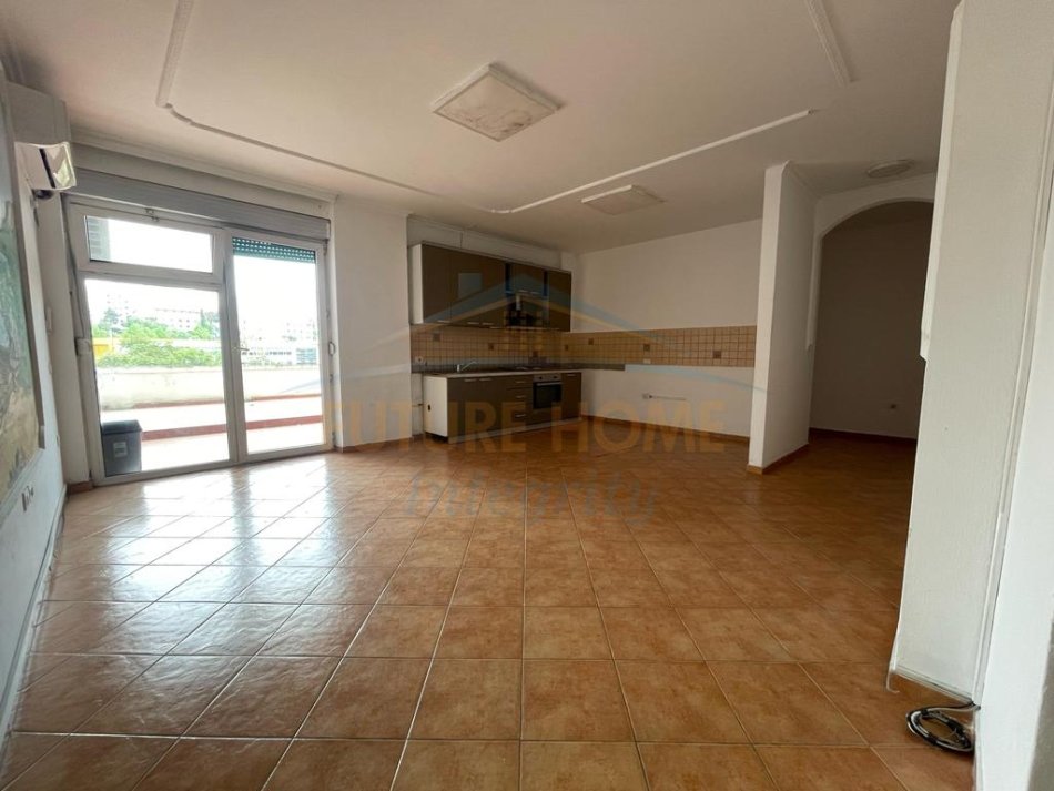 Tirane, jepet me qera apartament 2+1 Kati 1, 97 m² 800 € (Rruga e Elbasanit)