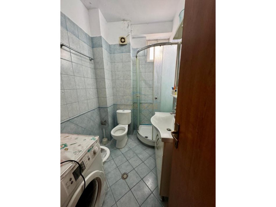 Tirane, jepet me qera apartament 1+1 Kati 6, 67 m² 650 € (Rruga e Bogdanve)