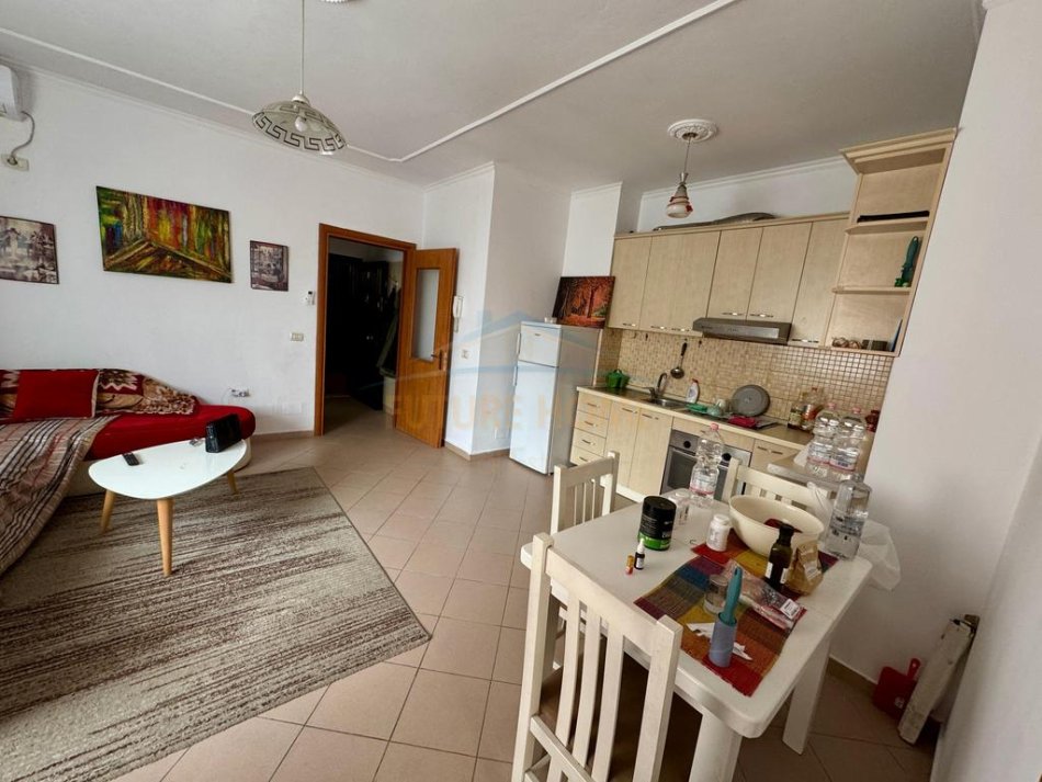 Tirane, jepet me qera apartament 1+1 Kati 6, 67 m² 650 € (Rruga e Bogdanve)