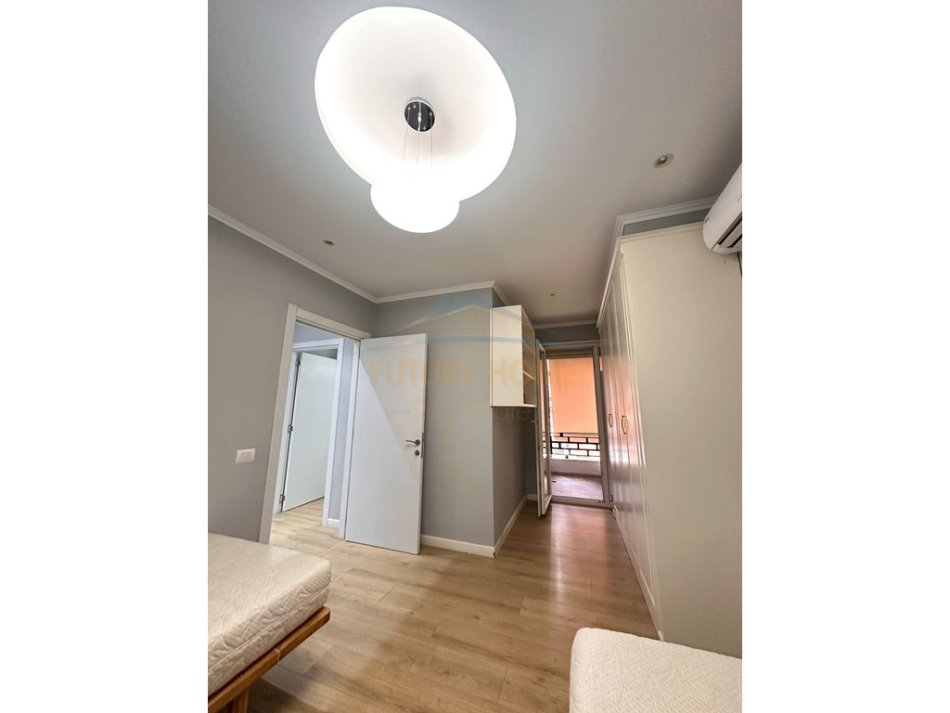 Tirane, jepet me qera apartament 2+1 Kati 3, 77 m² 650 € (Unaza e re)