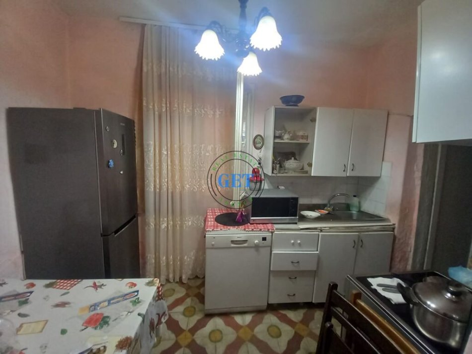 Durres, shitet shtepi 1+1 Kati 0, 156 m² 125.000 € (Stadiumi)