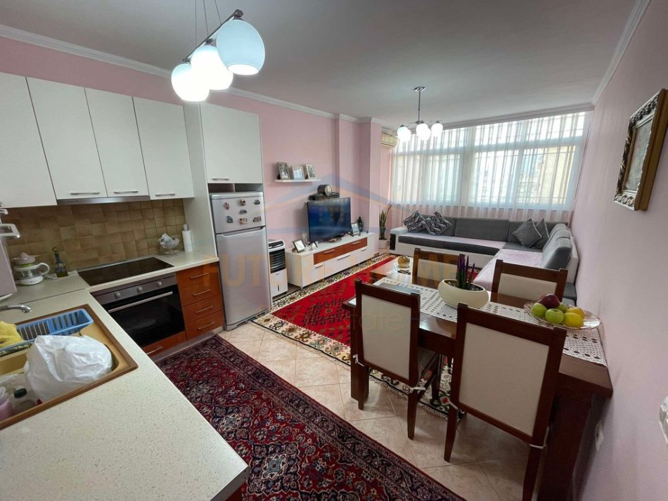 Tirane, shes apartament 2+1 Kati 8, 75 m² 175.000 € (KOMUNA E PARISIT)