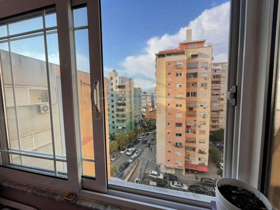 Tirane, shes apartament 2+1 Kati 8, 75 m² 175.000 € (KOMUNA E PARISIT)