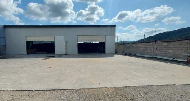 Tirane, jepet me qera magazine Kati 0, 260 m² 1.400 Euro (Vaqarr)