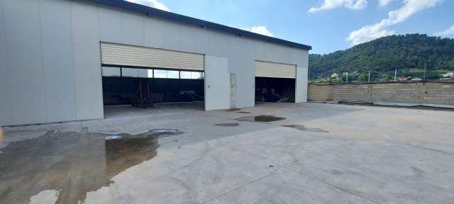Tirane, jepet me qera magazine Kati 0, 260 m² 1.400 Euro (Vaqarr)