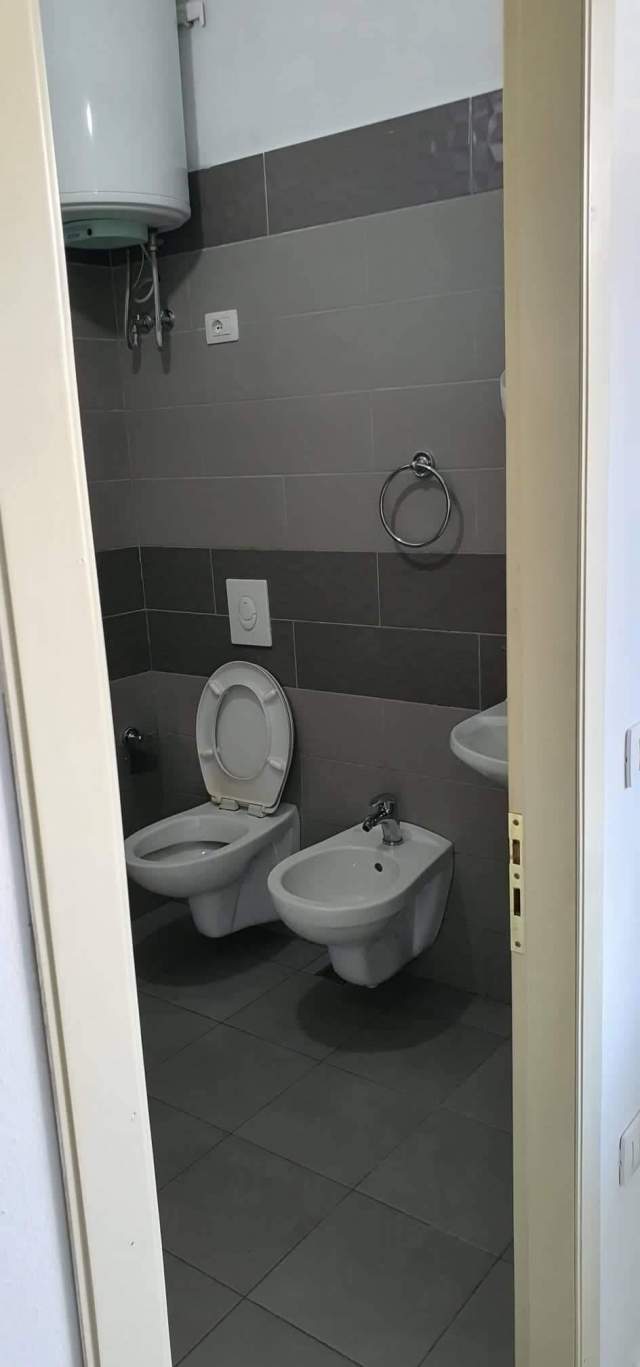 Tirane, jepet me qera apartament 2+1+BLK Kati 0, 75 m² 26.000  (Sauk i Vjeter)
