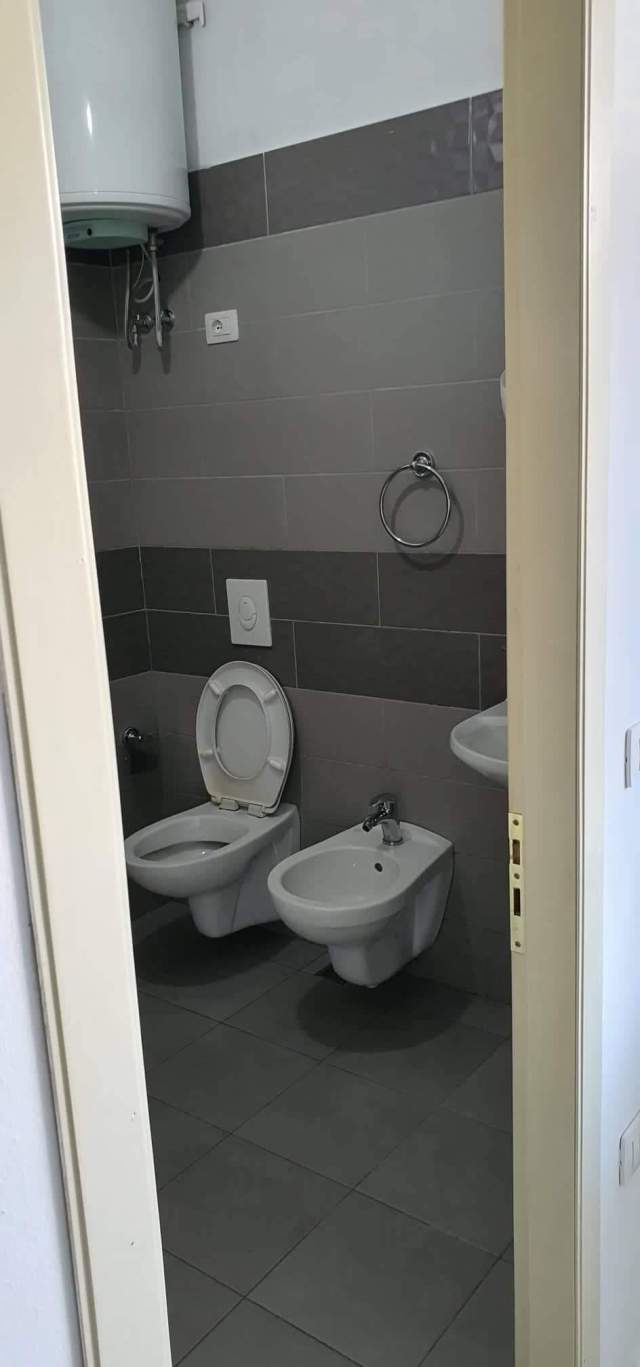 Tirane, jepet me qera apartament 2+1+A+BLK Kati 1, 75 m² 24.000 Leke (Sauk i Vjeter)