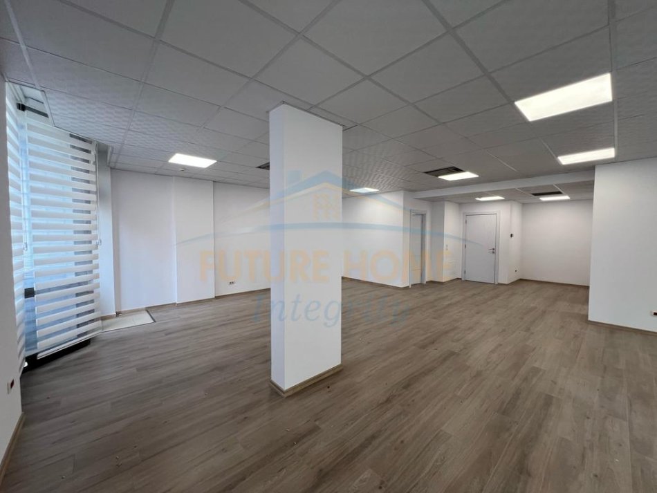 Tirane, jap me qera ambjent biznesi Kati 4, 100 m² 1.730 € (BLLOKU)