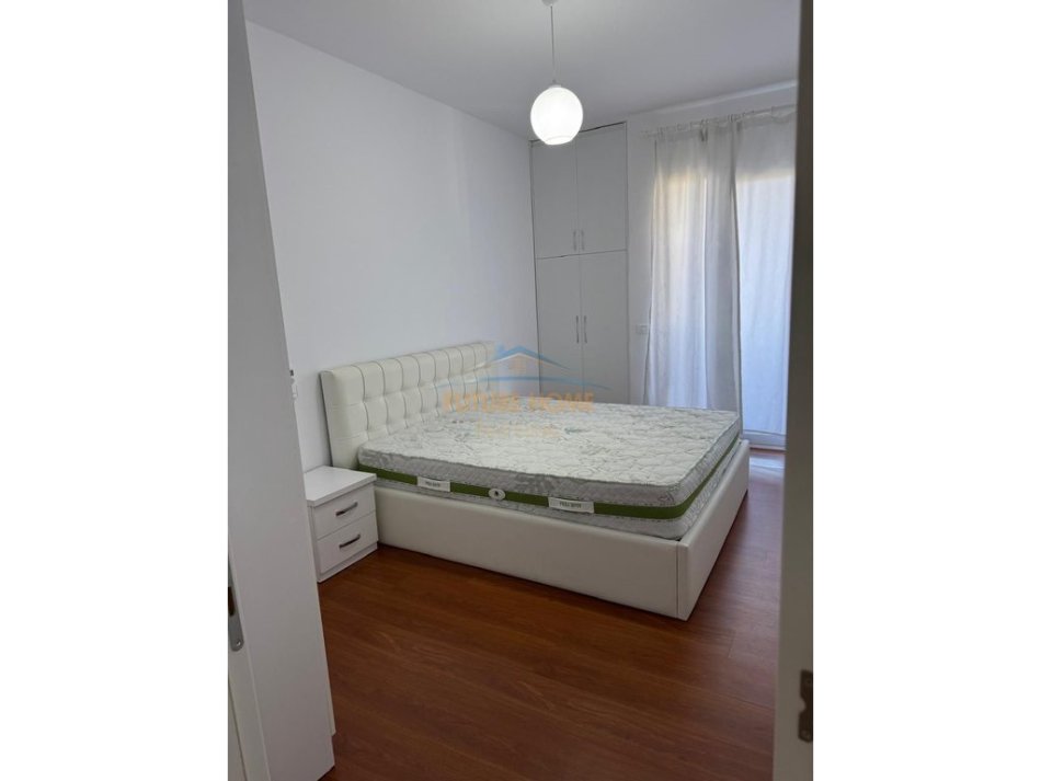 Tirane, jepet me qera 2+1 Kati 8, 80 m² 600 € (Ish Parku Autobuzave)