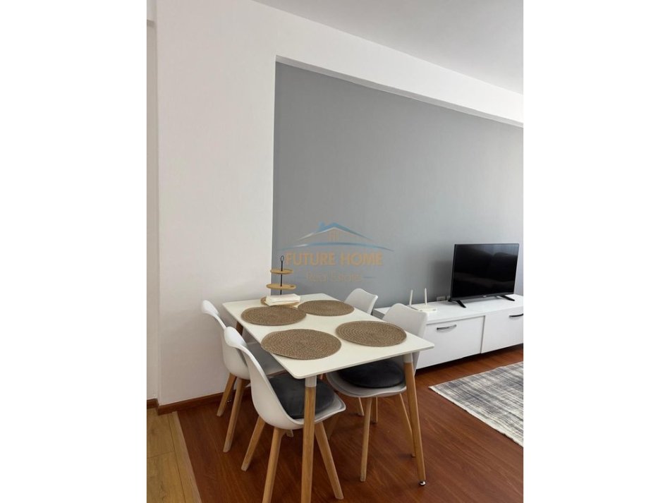 Tirane, jepet me qera 2+1 Kati 8, 80 m² 600 € (Ish Parku Autobuzave)