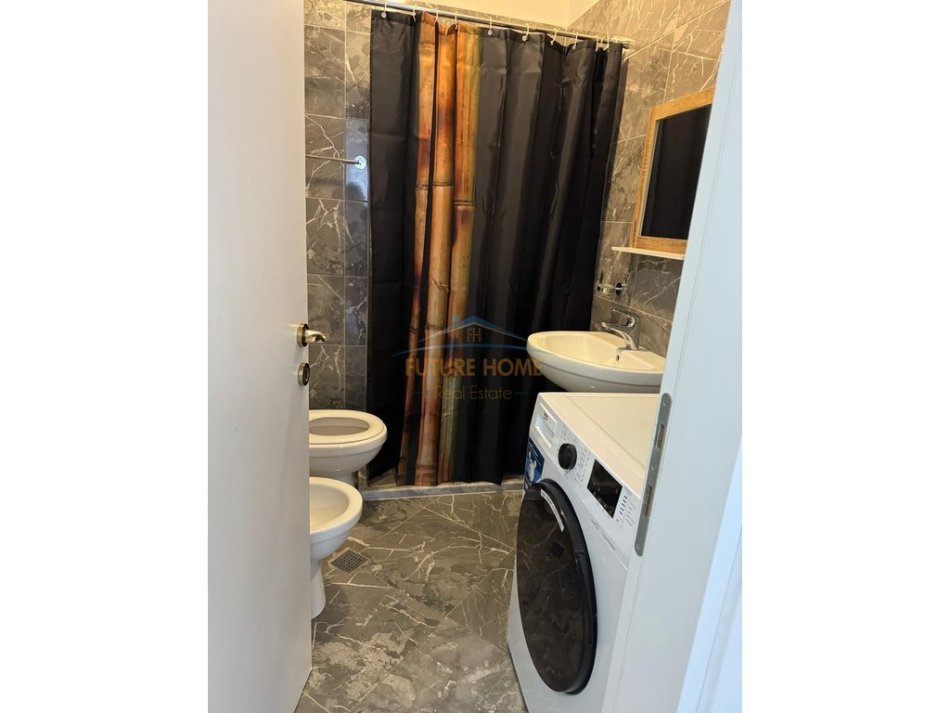 Tirane, jepet me qera 2+1 Kati 8, 80 m² 600 € (Ish Parku Autobuzave)