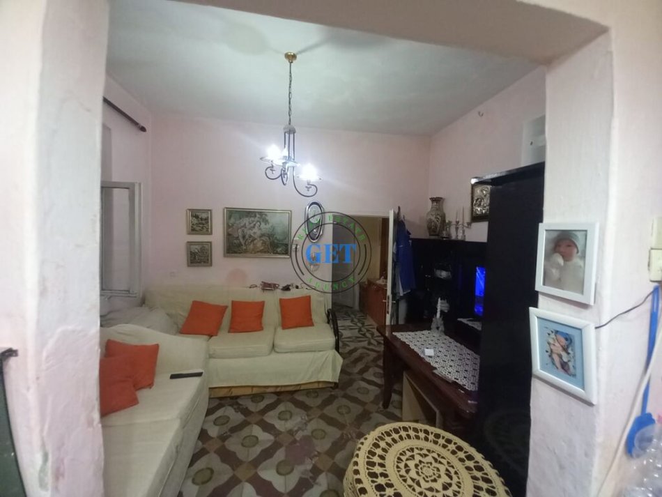 Durres, shitet shtepi 1+1 Kati 0, 156 m² 125.000 € (Stadiumi)