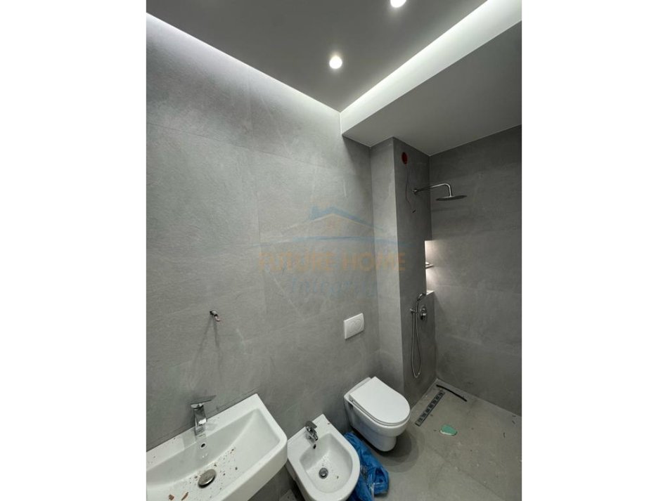 Tirane, jepet me qera apartament 2+1 Kati 2, 86 m² 600 € (Amerikan 3)