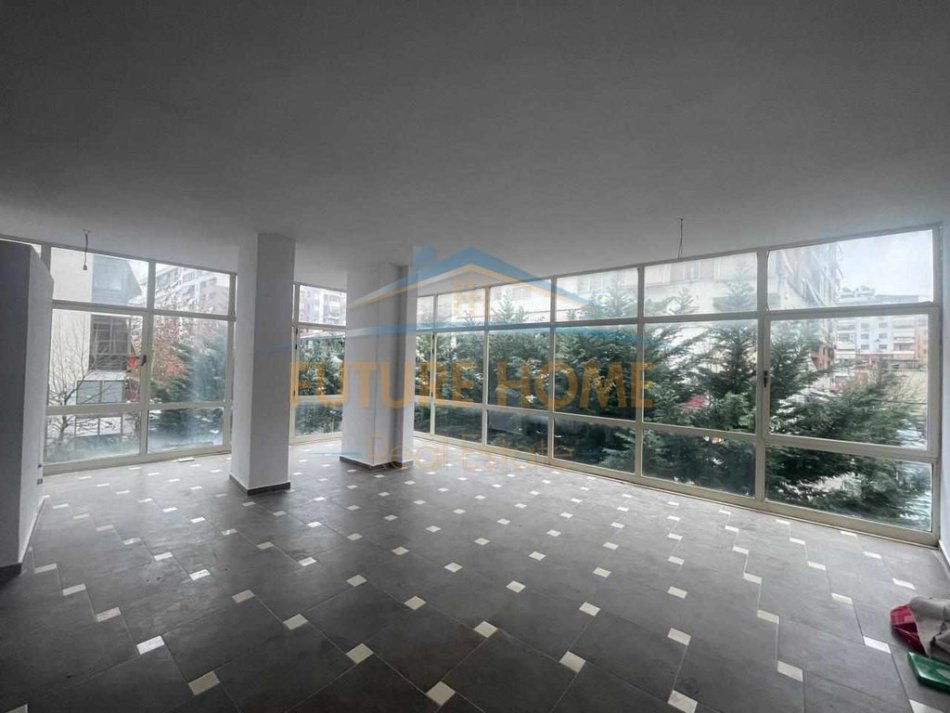 Tirane, shitet ambjent biznesi Kati 1, 60 m² 112.000 € (UNAZA RE)   UNA52308