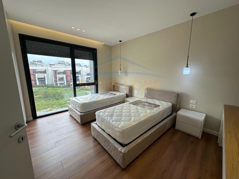 Tirane, jepet me qera apartament 2+1 Kati 1, 117 m² 1.300 € (Liqeni i That)