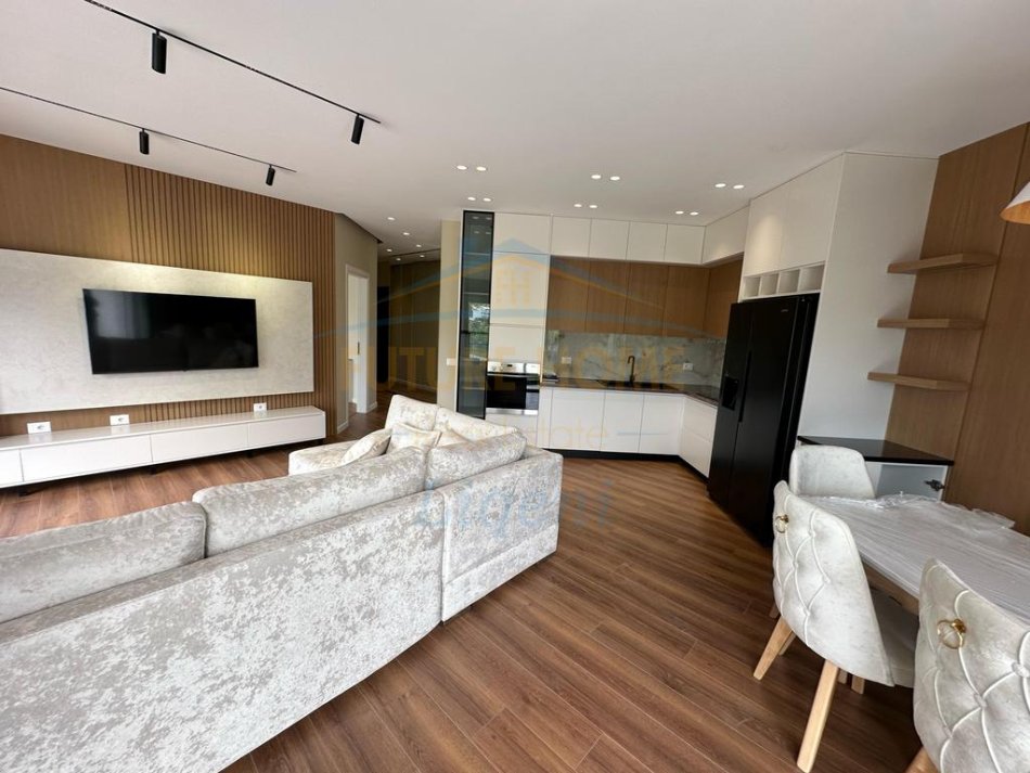 Tirane, jepet me qera apartament 2+1 Kati 1, 117 m² 1.300 € (Liqeni i That)