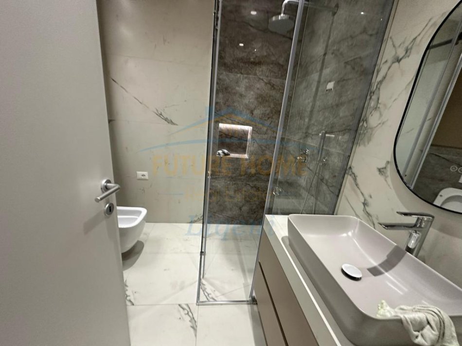 Tirane, jepet me qera apartament 2+1 Kati 1, 117 m² 1.300 € (Liqeni i That)