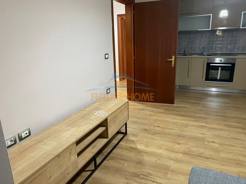 Tirane, jepet me qera apartament 2+1 Kati 2, 76 m² 500 € (Brryl)