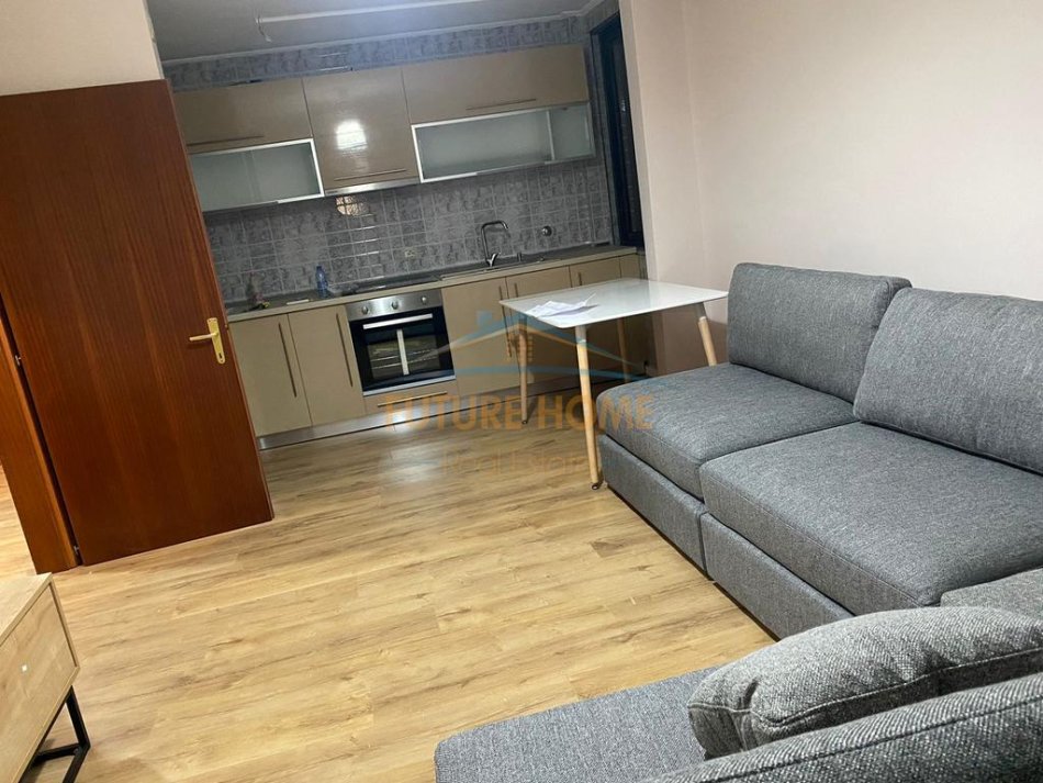 Tirane, jepet me qera apartament 2+1 Kati 2, 76 m² 500 € (Brryl)