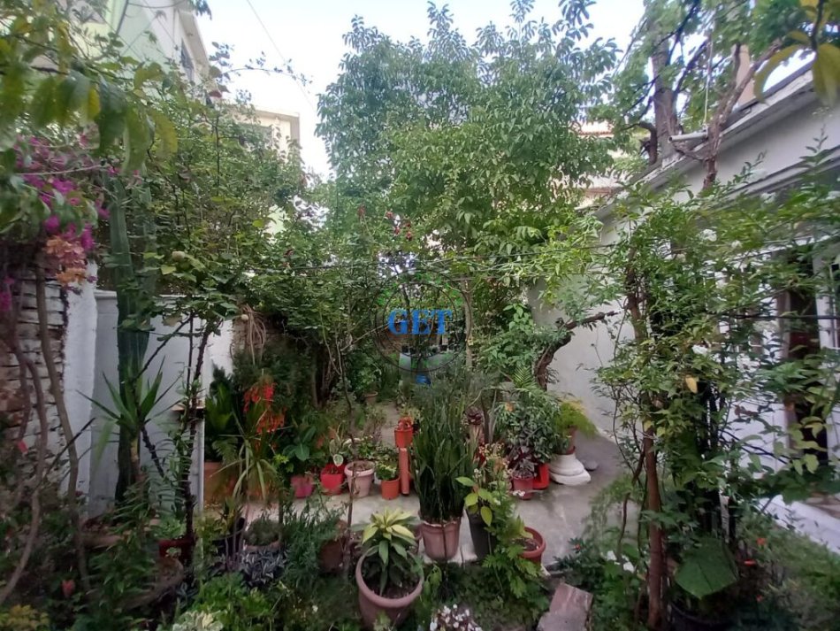 Durres, shitet shtepi 1+1 Kati 0, 156 m² 125.000 € (Stadiumi)