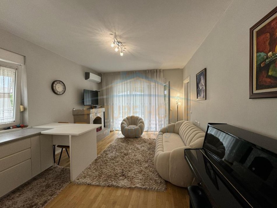Tirane, jepet me qera apartament 2+1 Kati 0, 80 m² 1.000 € (Tiran)