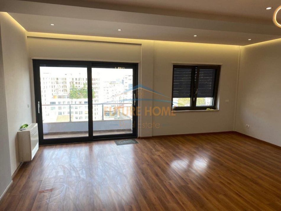 Tirane, jap me qera ambjent biznesi Kati 7, 146 m² 1.600 € (Zogu I Zi, Tirana Ring Center, Tiranë.)