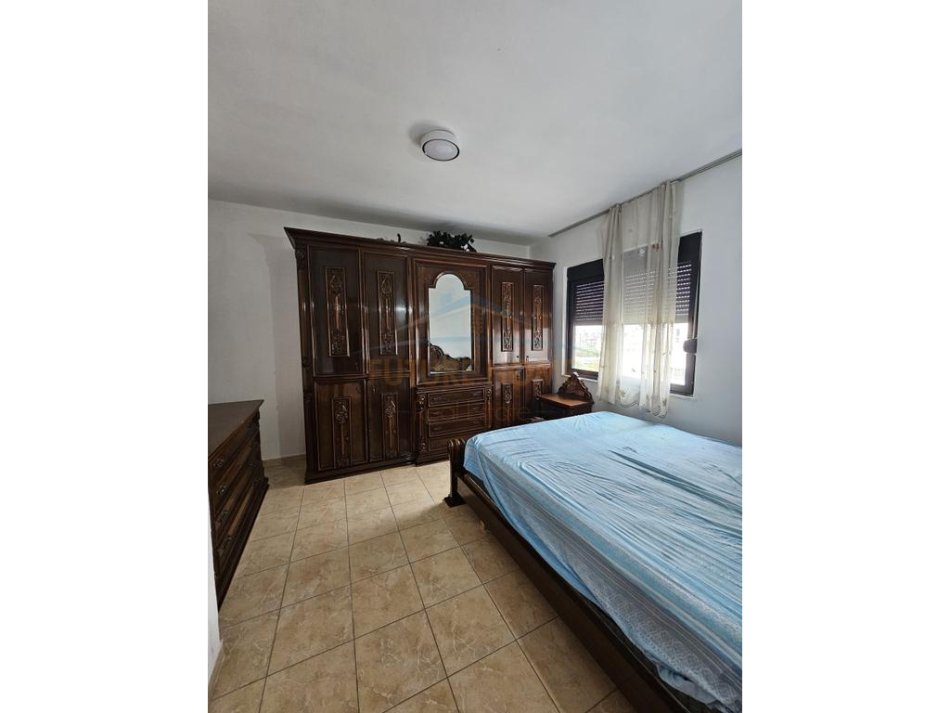Durres, jepet me qera apartament 2+1 Kati 3, 84 m² 350 € (Mbrapa Galaktikut , Durres.)
