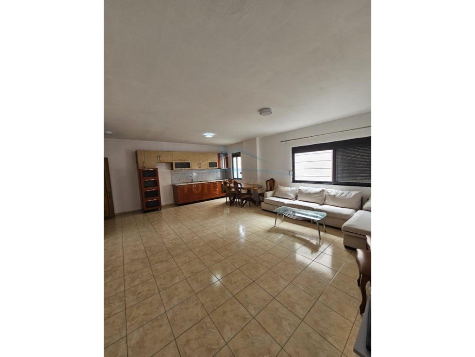 Durres, jepet me qera apartament 2+1 Kati 3, 84 m² 350 € (Mbrapa Galaktikut , Durres.)