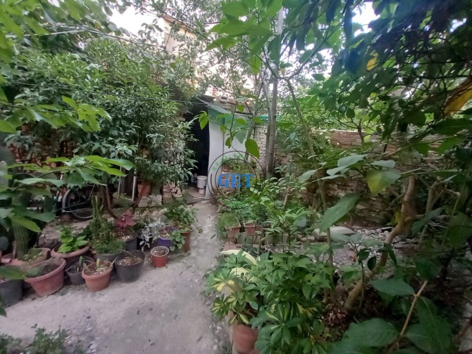 Durres, shitet shtepi 1+1 Kati 0, 156 m² 125.000 € (Stadiumi)