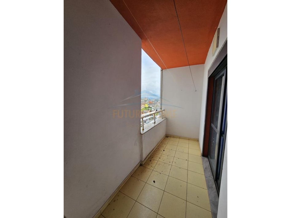 Durres, jepet me qera apartament 1+1+Ballkon Kati 5, 53 m² 250 € (Mbrapa Galaktikut)