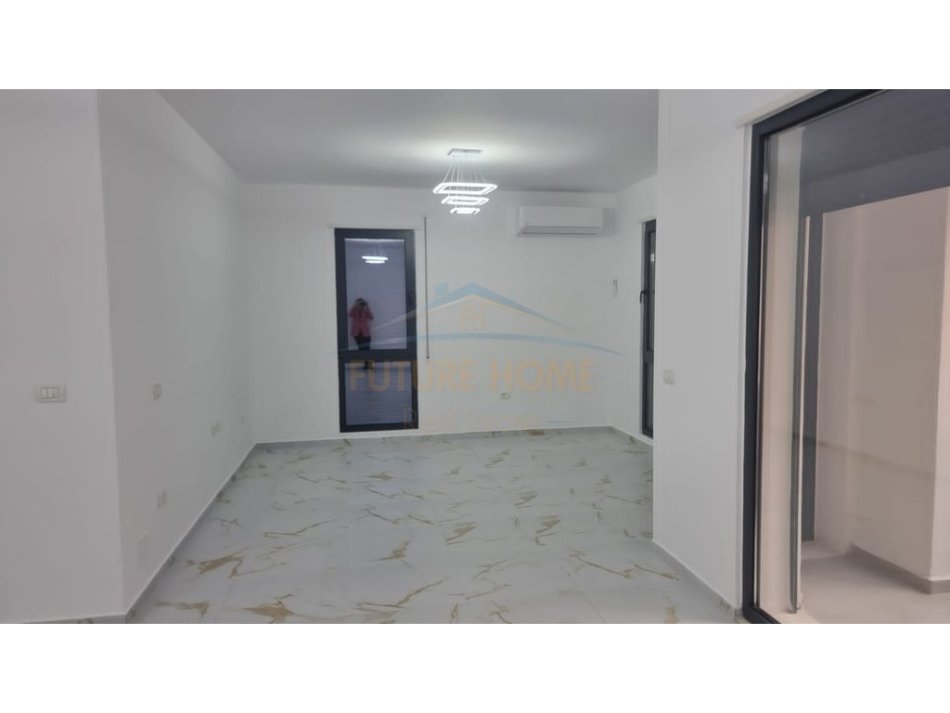 Tirane, jepet me qera apartament 2+1 Kati 1, 103 m² 800 € (Tregu Elektrik)