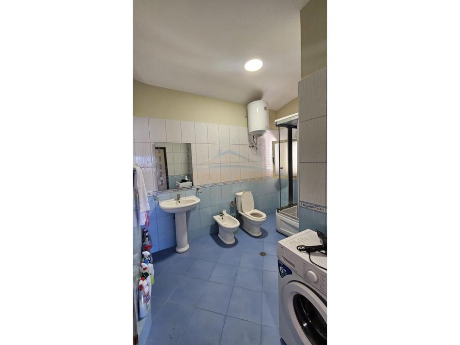 Durres, jepet me qera apartament 3+1+Aneks+Ballkon Kati 11, 139 m² 600 € (Ish Rajoni, Durrës)