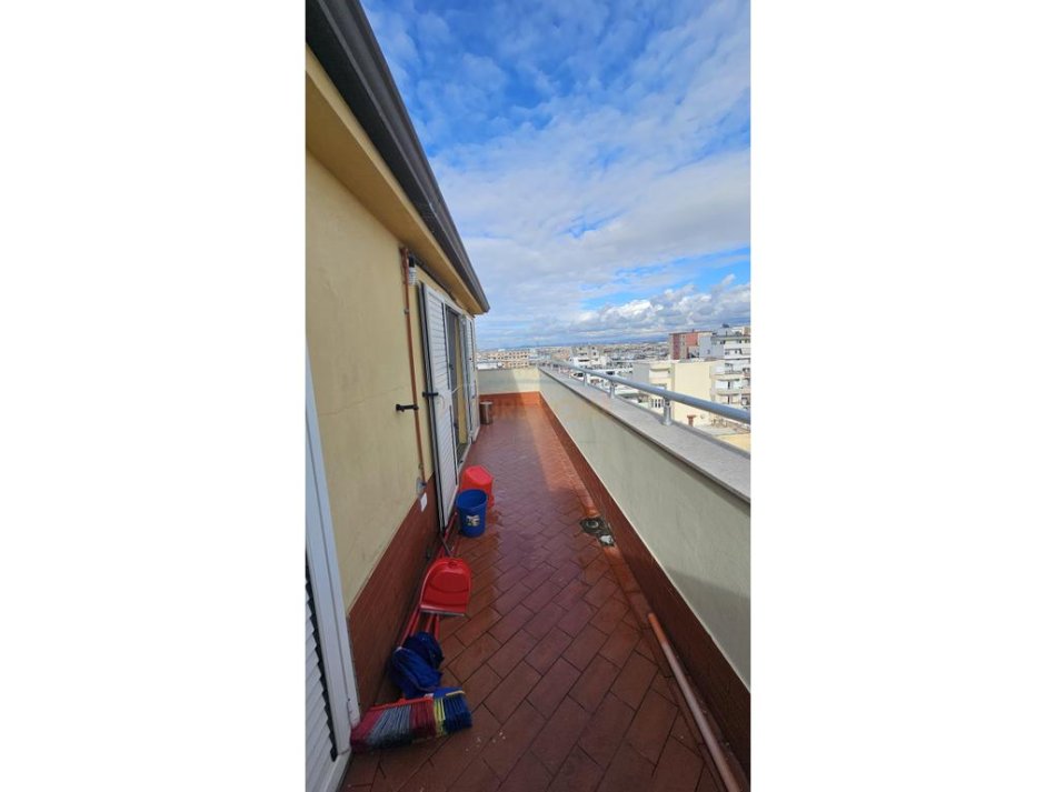 Durres, jepet me qera apartament 3+1+Aneks+Ballkon Kati 11, 139 m² 600 € (Ish Rajoni, Durrës)
