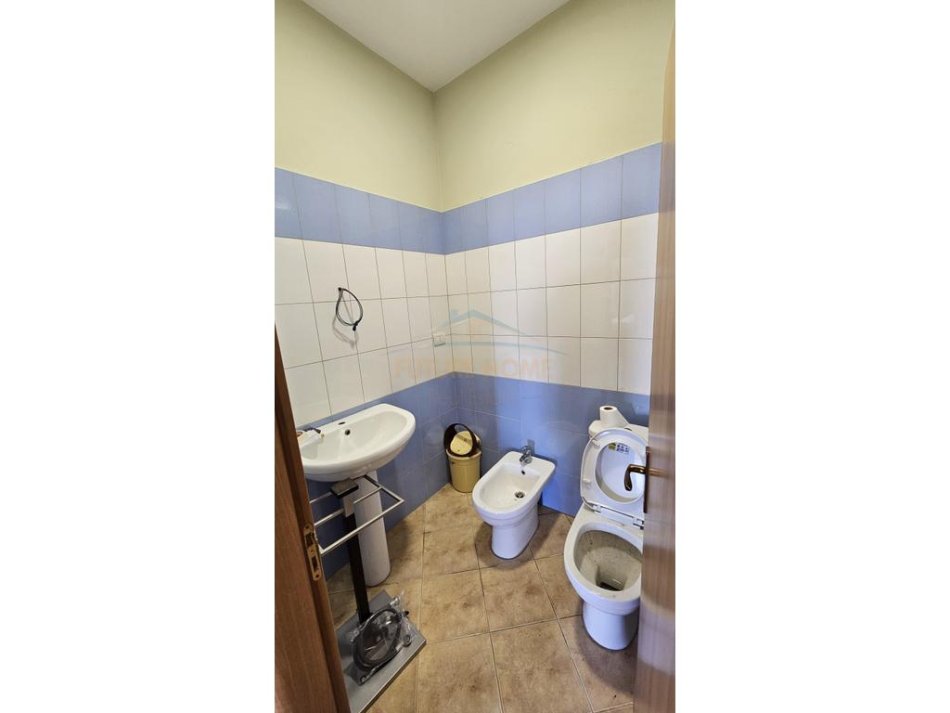 Durres, jepet me qera apartament 3+1+Aneks+Ballkon Kati 11, 139 m² 600 € (Ish Rajoni, Durrës)