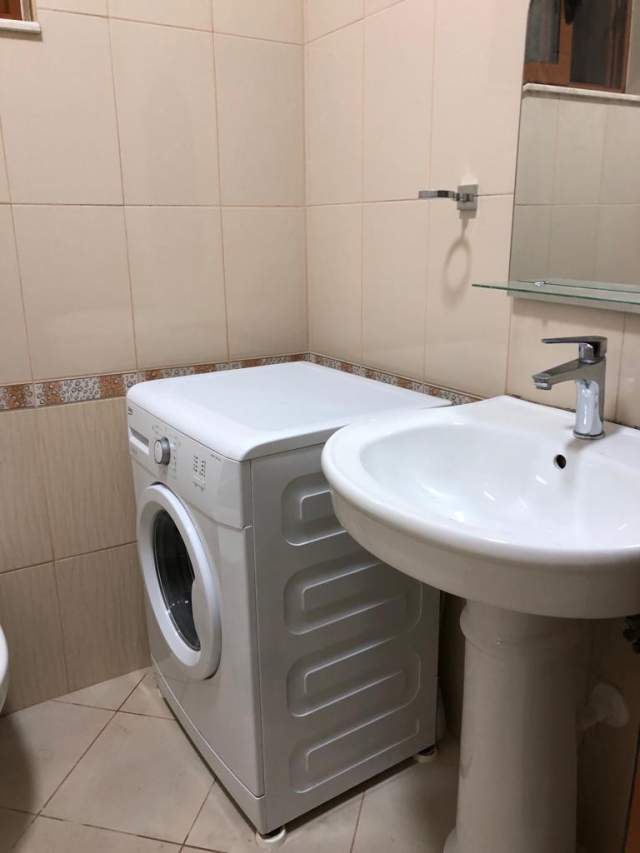 Tirane, jepet me qera Vile 2+1+BLK Kati 3, 80 m² 500 Euro (rruga 3 vellezerit kondi)