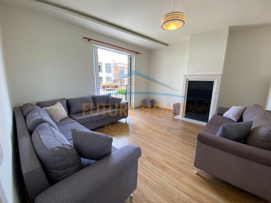 Tirane, jepet me qera Vile 3+1+Aneks+Ballkon Kati 0, 600 m² 1.500 € (teg)
