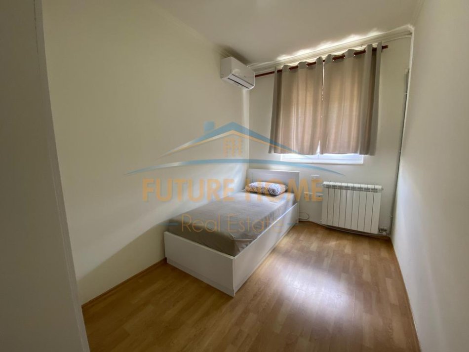 Tirane, jepet me qera Vile 3+1+Aneks+Ballkon Kati 0, 600 m² 1.500 € (teg)