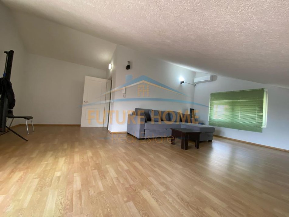 Tirane, jepet me qera Vile 3+1+Aneks+Ballkon Kati 0, 600 m² 1.500 € (teg)