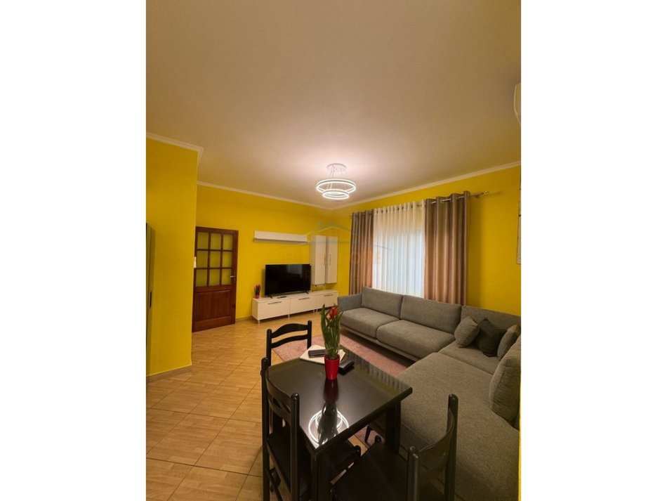 Tirane, jepet me qera apartament 1+1 Kati 3, 95 m² 600 € (Don Bosko)
