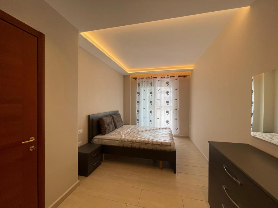 Tirane, shitet apartament 1+1 Kati 8, 64 m² 119.000 € (Yzberisht)