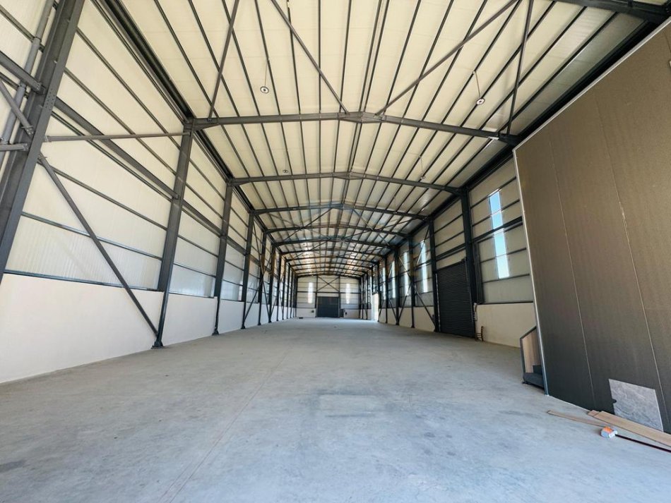 Tirane, shitet magazine Kati 0, 6.000 m² 3.000.000 € (AUTOSTRADA TIRANE DURRES)