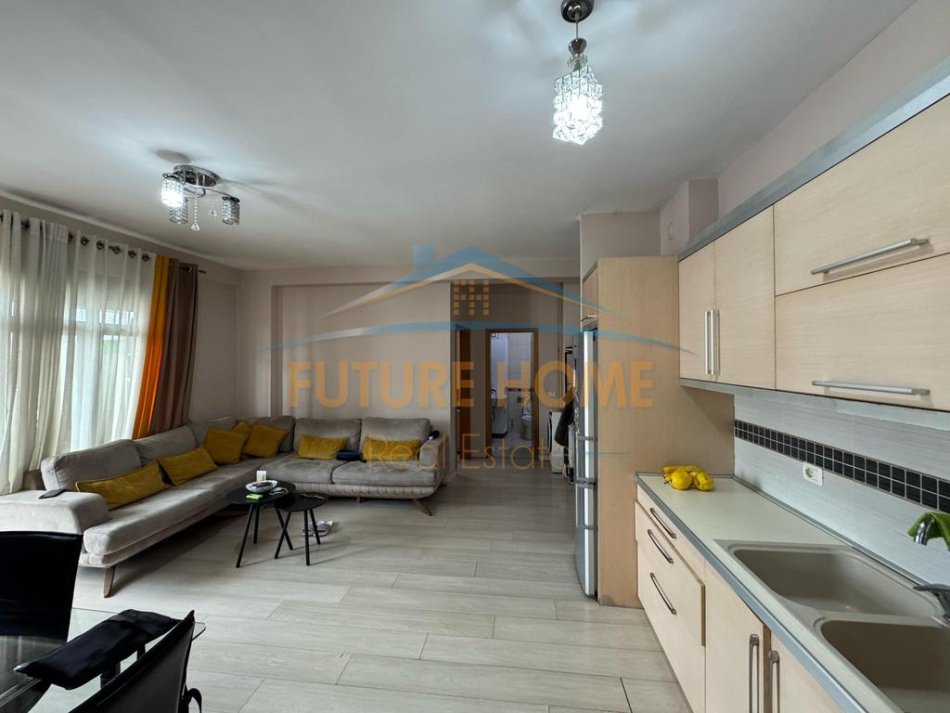 Shqiperi, jepet me qera apartament 1+1 Kati 7, 70 m² 420 € (Unaza e re)