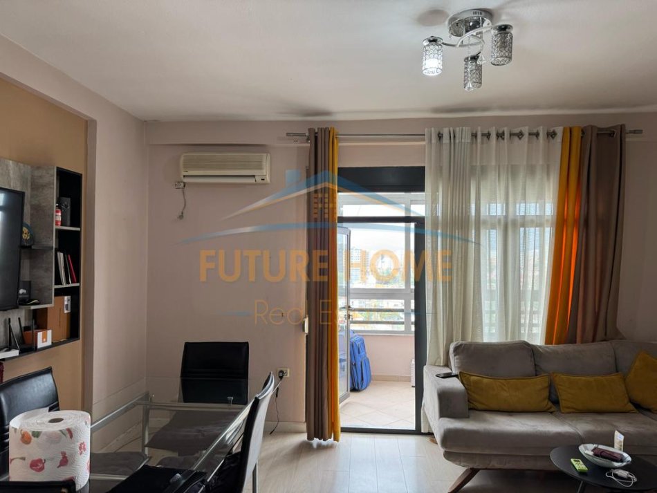 Tirane, jap me qera apartament 1+1 Kati 7, 61 m² 420 € (UNAZA E RE)