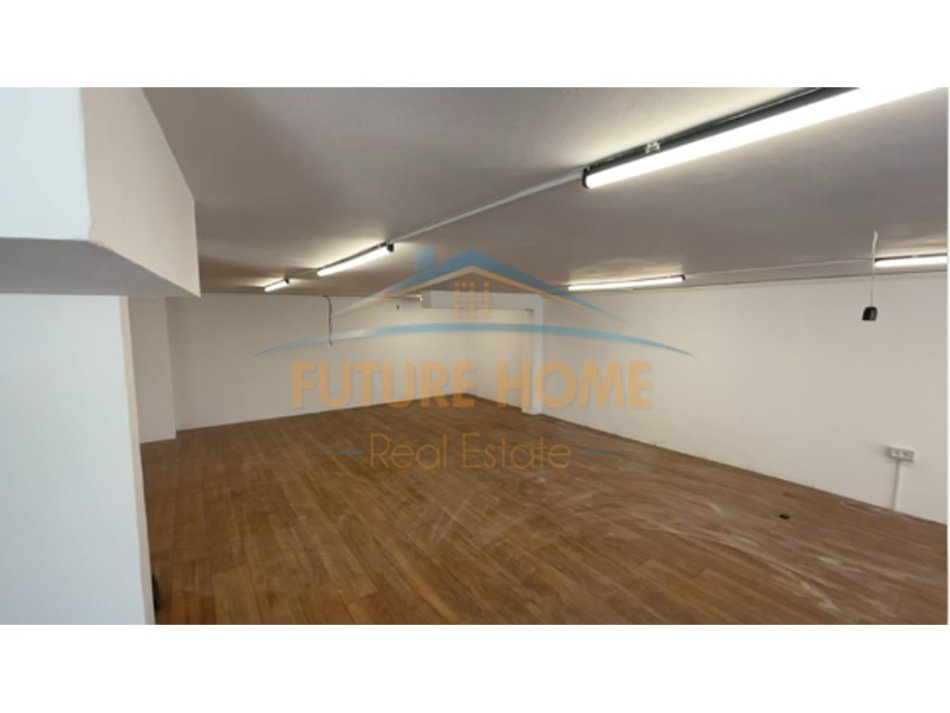 Shqiperi, shes ambjent biznesi Kati 0, 144 m² 400.000 € (ish fusha e aviacionit)